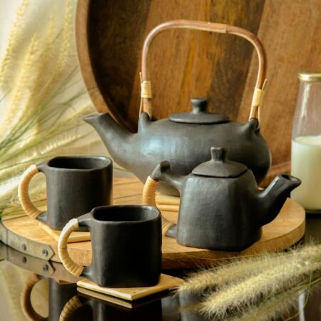Black Pottery Tea